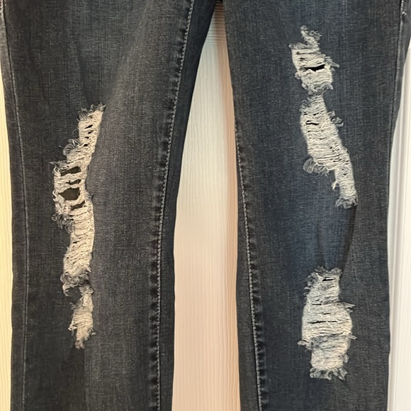 Rock & Republic Skinny Legging Jean - Picture 2 of 4